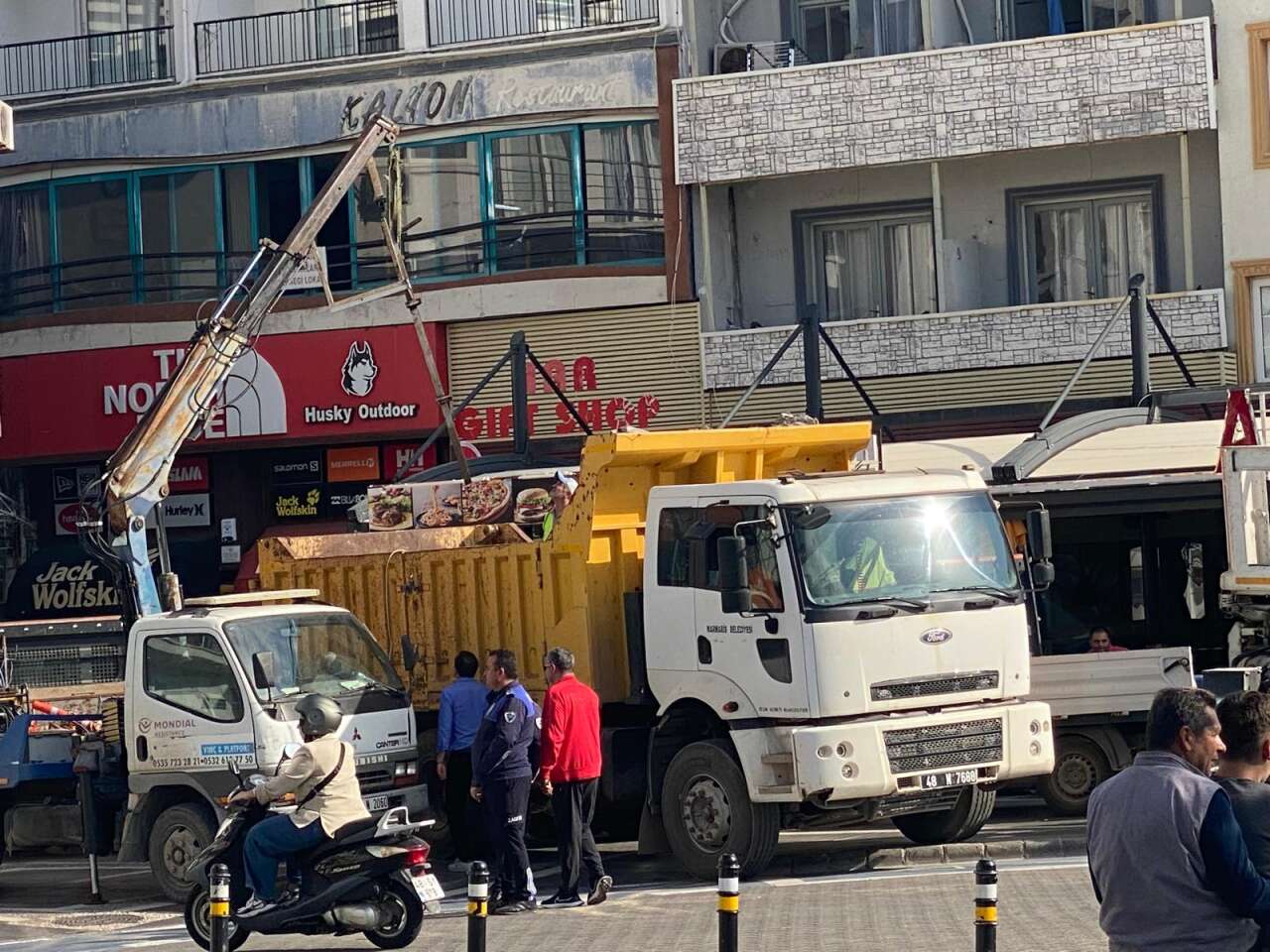 Marmaris Kapalı Çarşı’da Yıkım Çalışmaları Resmen Başladı 1